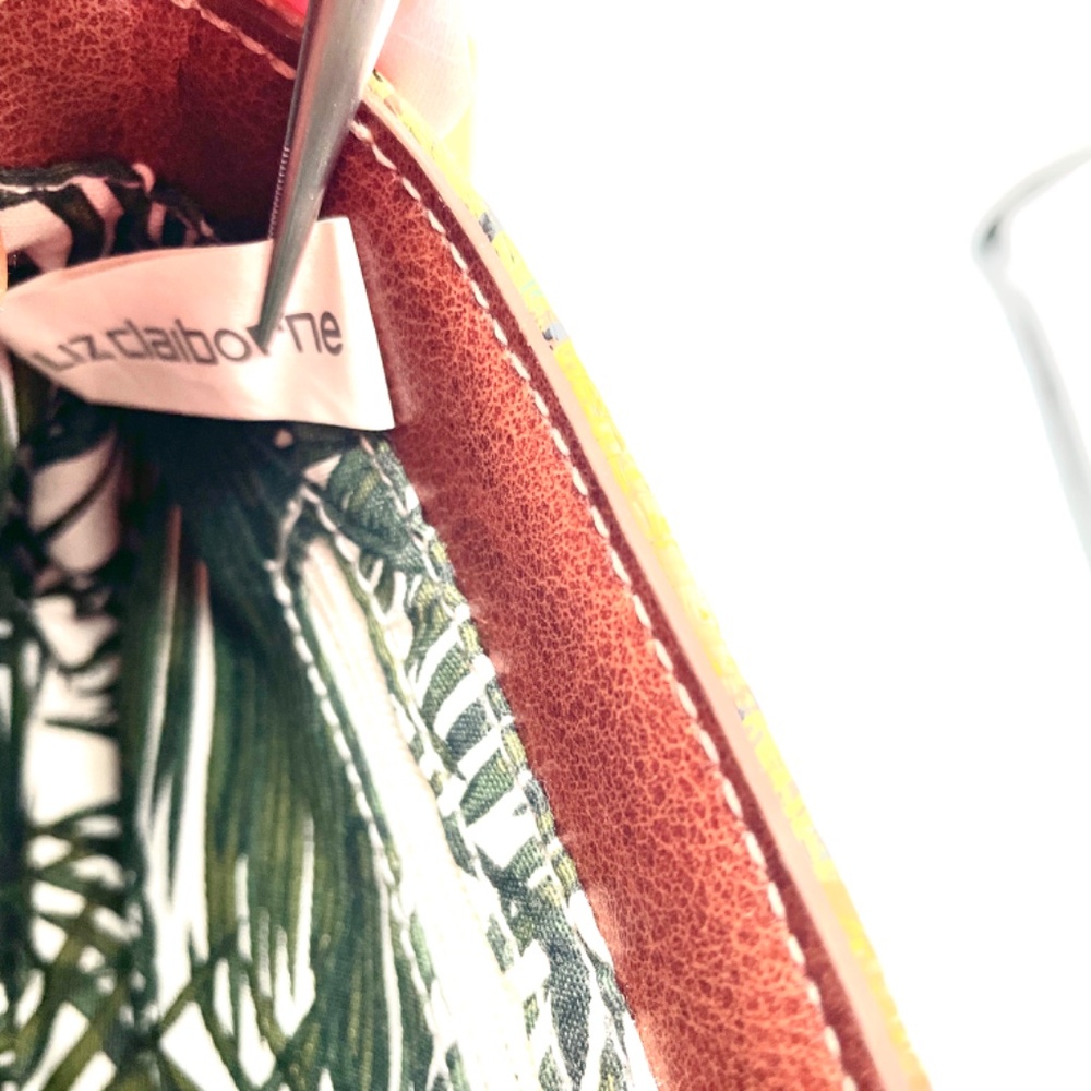 NWOT! Liz Claibourne Pineapple Bag, Cute and Petite - Picture 10 of 15